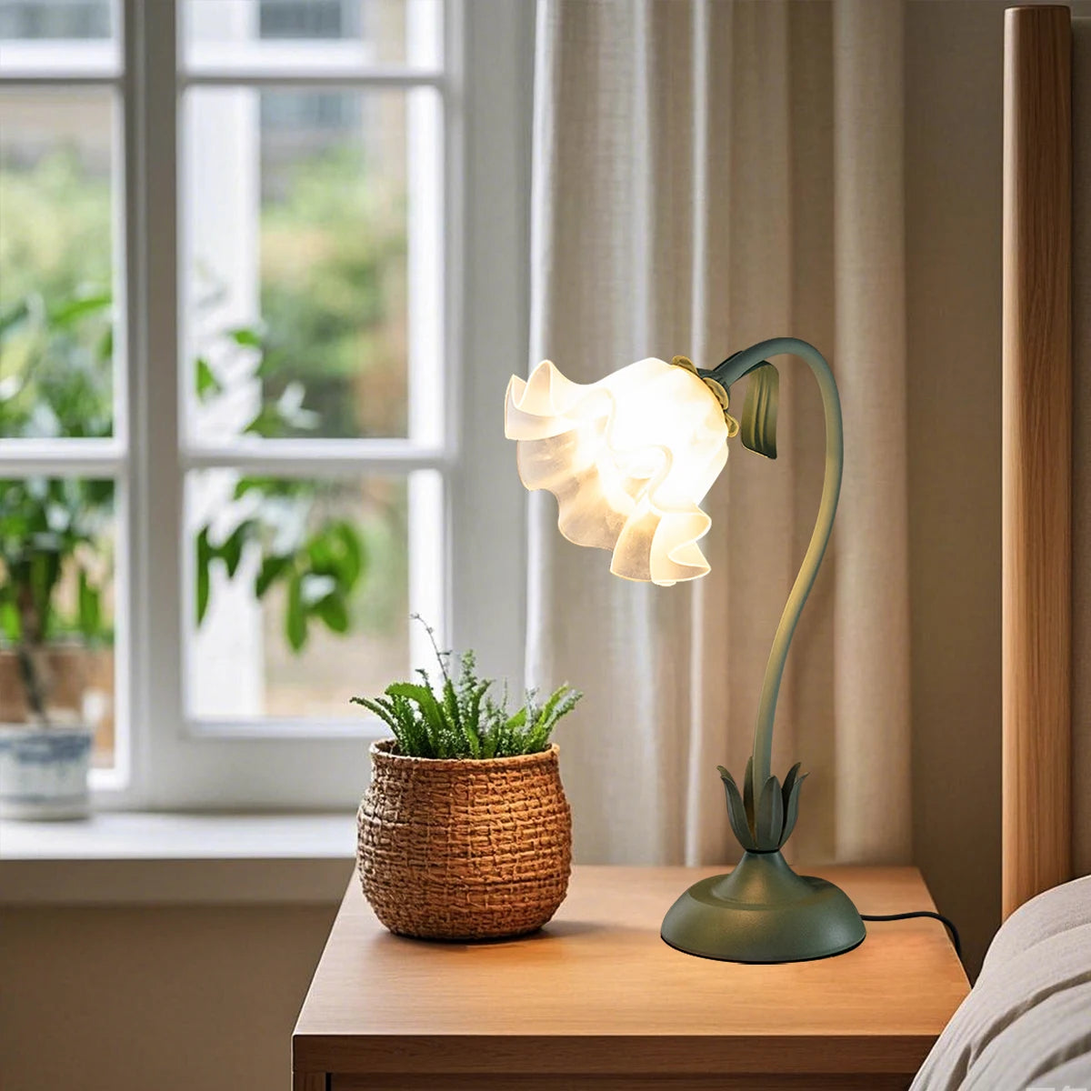 Vintage flower decorative table lamp
