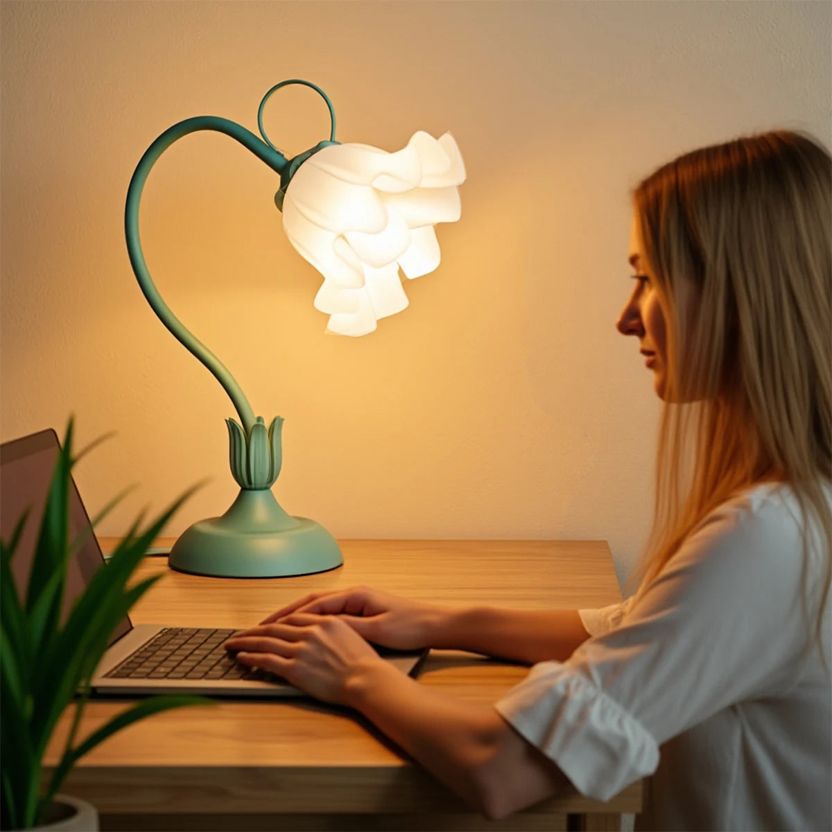 Vintage flower decorative table lamp